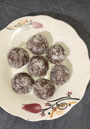કોકોનટ જામુંન લાડુ(coconut jambu ladu in Gujarati) રેસીપી મુખ્ય ફોટો