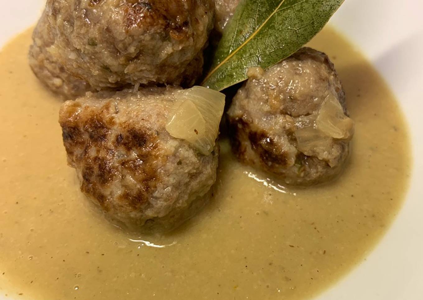 Albóndigas con champiñones y cebolla