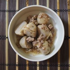 Taro with starchy soy sauce (Satoimo Ankake) A picture of Taro with starchy soy sauce (Satoimo Ankake).