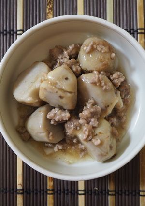 A picture of Taro with starchy soy sauce (Satoimo Ankake).