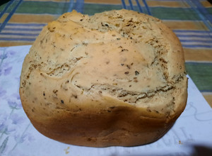 Una foto de Pan rápido ajo orégano en máquina de pan