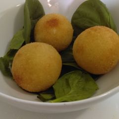 A picture of Cuban stuffed potato balls.