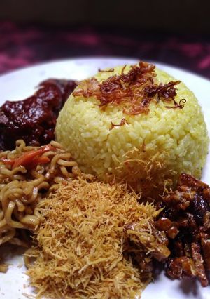 Foto resep Nasi Kuning Komplit