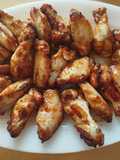 Alitas maceradas con miel, mostaza y picantes al gusto en Airfryer o al horno