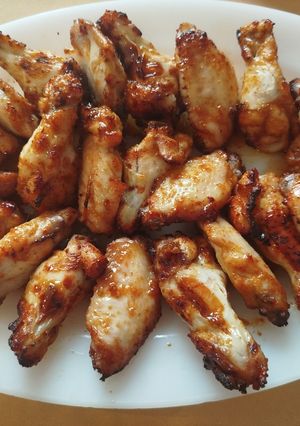 Foto principal de Alitas maceradas con miel, mostaza y picantes al gusto en Airfryer o al horno