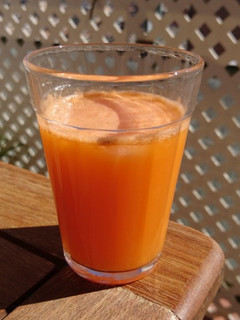 Una foto de Zumo de naranja, zanahoria y jengibre
