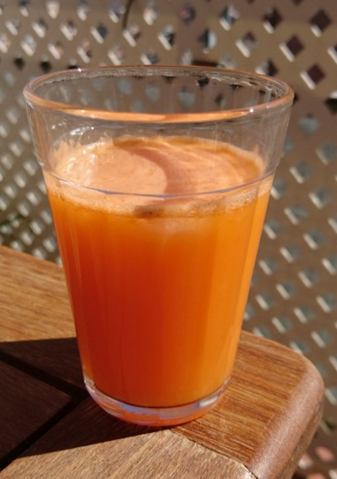 Una foto de Zumo de naranja, zanahoria y jengibre
