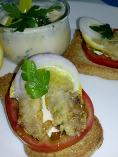 Una foto de Tosta con boquerón a la Canaria
