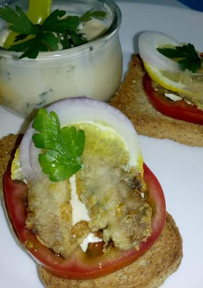 Una foto de Tosta con boquerón a la Canaria