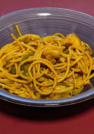 Una foto de One-Pot: Spaghetti integral con pollo al curry
