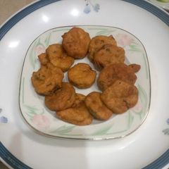 A picture of Loaki k pakoray 🥒 🥒.