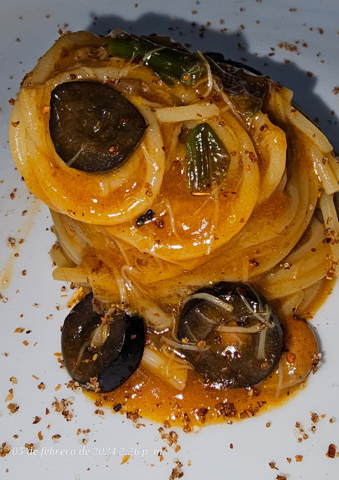 Una foto de Spaghetti con zamburiñas en salsa de vieiras