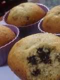 Cupcakes o muffins de banana con chocolate, sin mantequilla