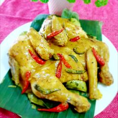 A picture of Javanese lodho chicken (ayam lodho).