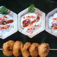 A picture of Dahi balla chaat.