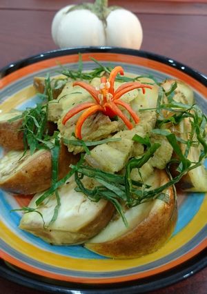 Hình của món Cà bát om thịt ba chỉ.