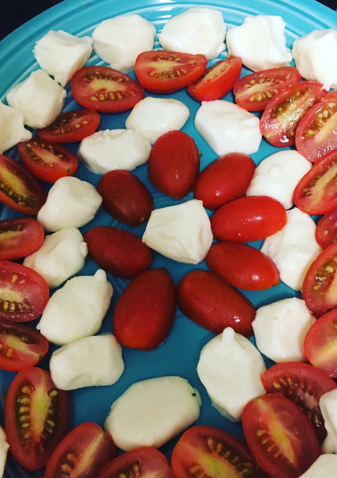 Una foto de Tomate 🍅 con queso 🧀 mozzarella