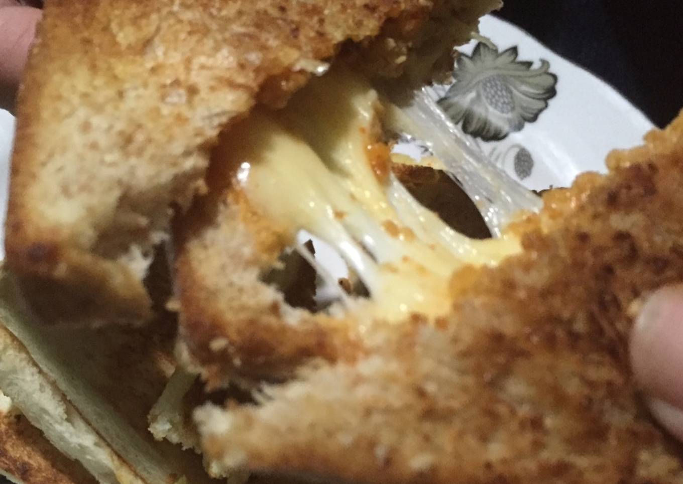 Mozarella Ayam saus, with Gandum Bread