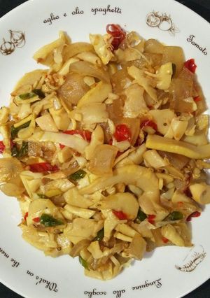 Foto resep Tumis Rebung Kikil Sapi DEBM