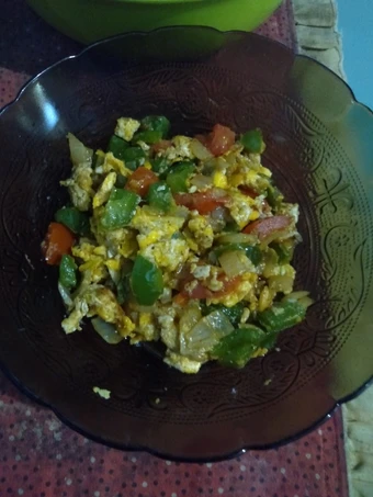 Langkah Mudah untuk Menyiapkan Resep Orak arik telur lada hitam saos tomat yang Sempurna Anti Ribet, Menggugah Selera