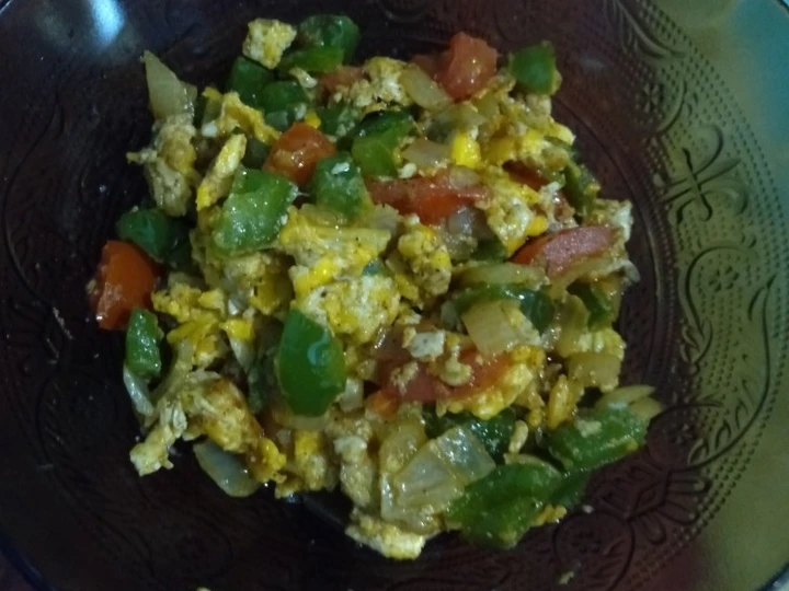 Langkah Mudah untuk Menyiapkan Resep Orak arik telur lada hitam saos tomat yang Sempurna Anti Ribet, Menggugah Selera