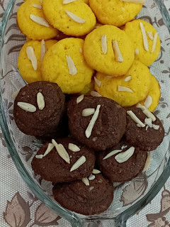 عکسی از دستور 🥧🍪شیرینی زعفرانی و کاکائوی با مغز پودر بادام🍪🥧
