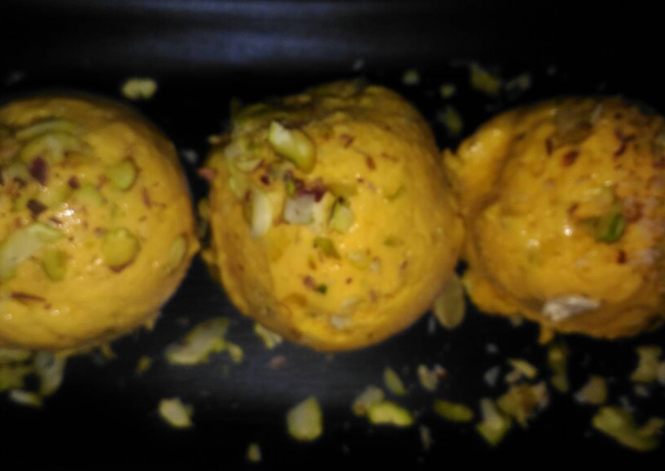 Mango Roasted Pista Ice Cream