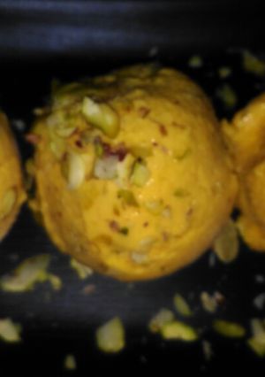 A picture of Mango Roasted Pista Ice Cream.