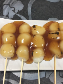A picture of Japanese Mitarashi-Dumpling.