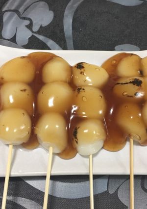 A picture of Japanese Mitarashi-Dumpling.