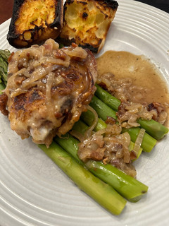 A picture of Chicken in a Bacon and White Wine Sauce.