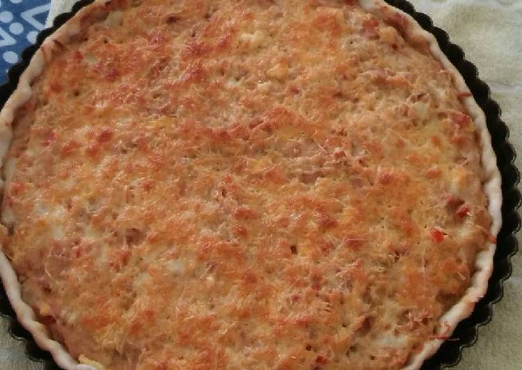 Tarta de atún con salsa blanca
