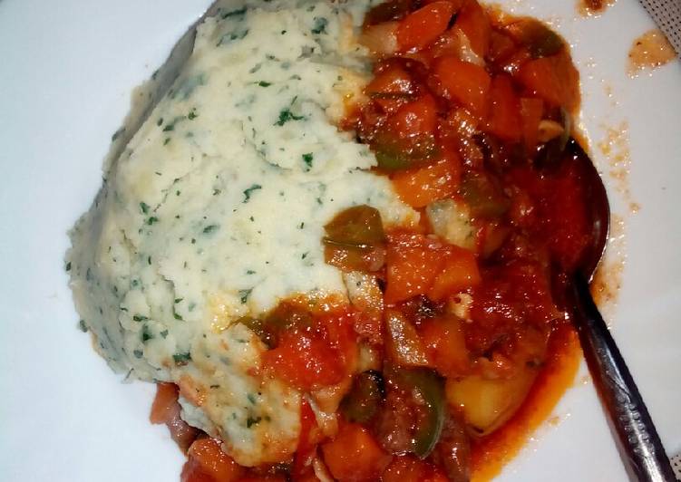 Mashed potatoes with vegie meat stew