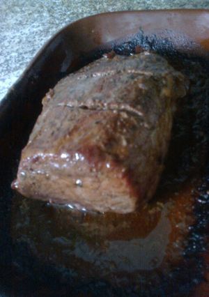 Una foto de Carne asada con hierbas
