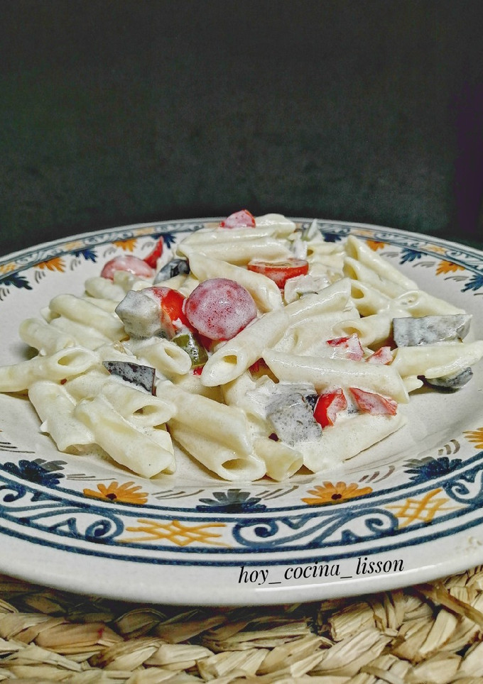 Una foto de Macarrones con verduras y queso