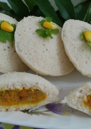 A picture of Stuff idli with chutney.