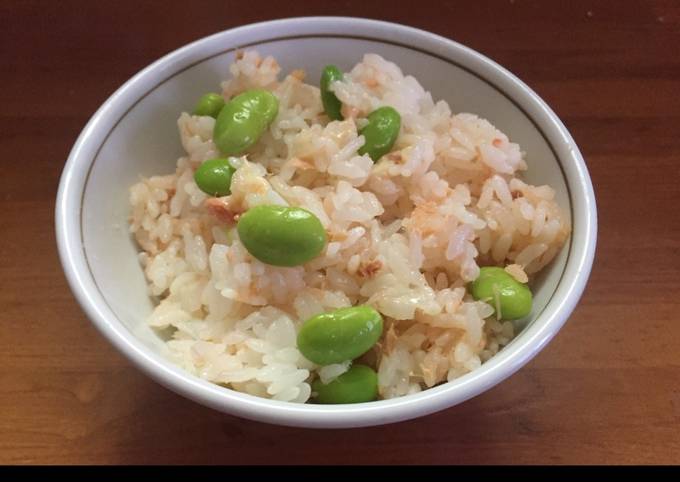Rice with salmon,edamame,and cheese