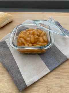 Una foto de Judías blancas con patatas y verduras