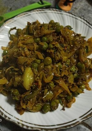 A picture of Patta Gobi/ Cabbage Matar.