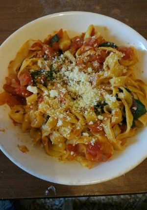 Foto principal de Pasta con espinacas y tomate