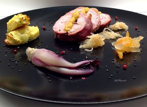 Foto di Rotolo di vitello con polpette di patata, radicchio, cipolla caramellata e frutto di mostarda