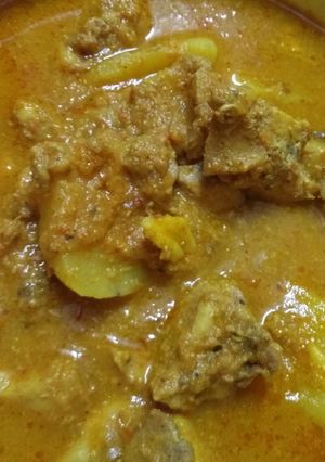 A picture of Chicken yellow gravy.