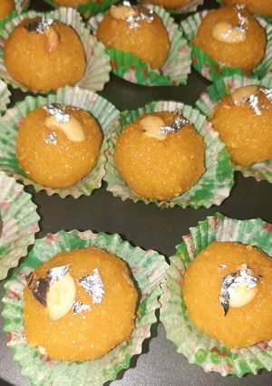 A picture of Vada ladoo.