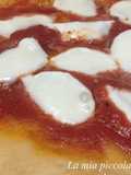Pizza filante, soffice e croccante con mozzarella di bufala