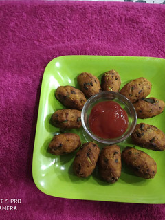 મેથી ની ભાજી ના મુઠીયા (Methi Bhaji Muthia Recipe In Gujarati) રેસીપી મુખ્ય ફોટો