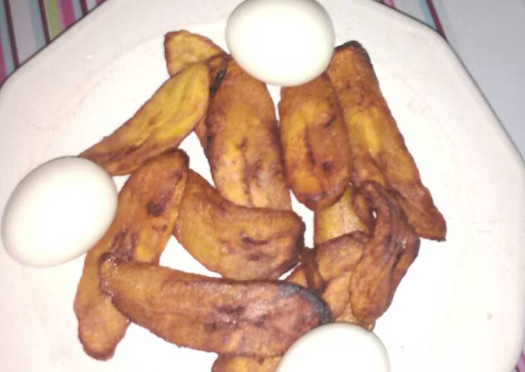 Recipe of Perfect Fried plantain with boiled eggs