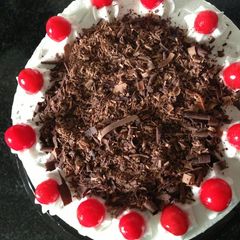 A picture of Black Forest Cake.
