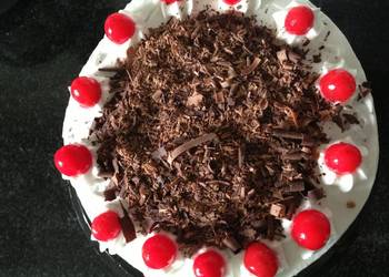 Popular Cuisine Black Forest Cake Home Style