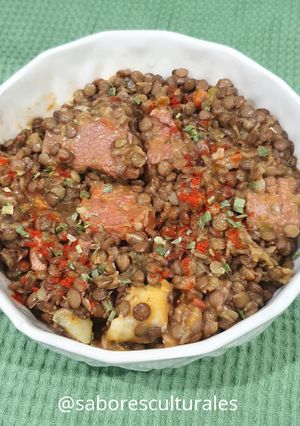 Una foto de 🥘🥄Guiso de lentejas a mi manera🍷