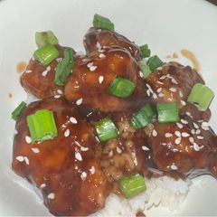 A picture of Orange Chicken with White Rice.